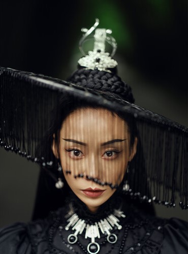 Fujifilm GFX 100S image of a woman in a hat